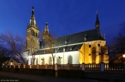 Noční Praha - bazilika svatého Petra a Pavla | fotografie