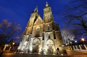 Noční Praha - bazilika svatého Petra a Pavla | fotografie